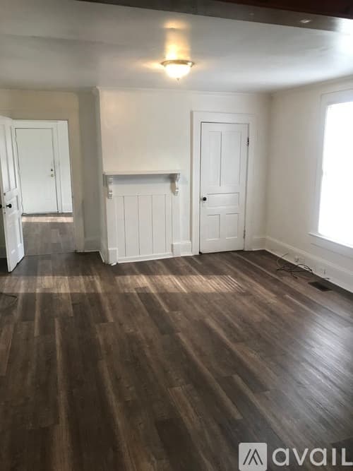 Goldsboro House: 1111 N George St