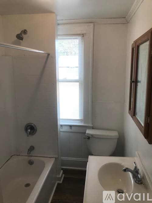 Goldsboro House: 1111 N George St