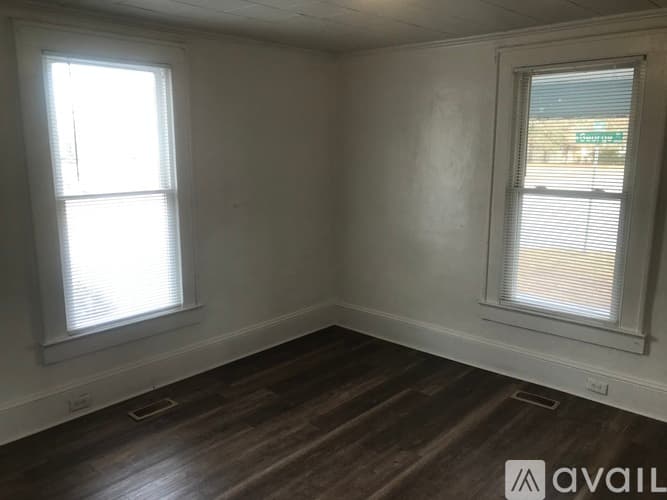 Goldsboro House: 1111 N George St