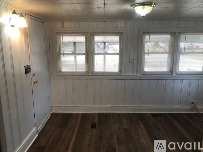 Goldsboro House: 1111 N George St