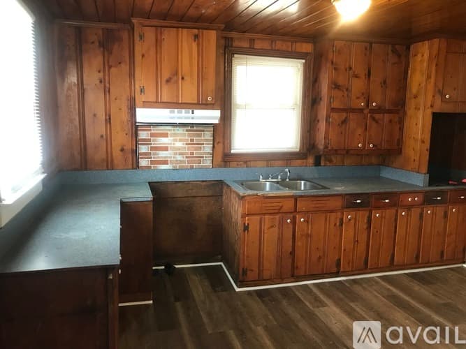 Goldsboro House: 1111 N George St