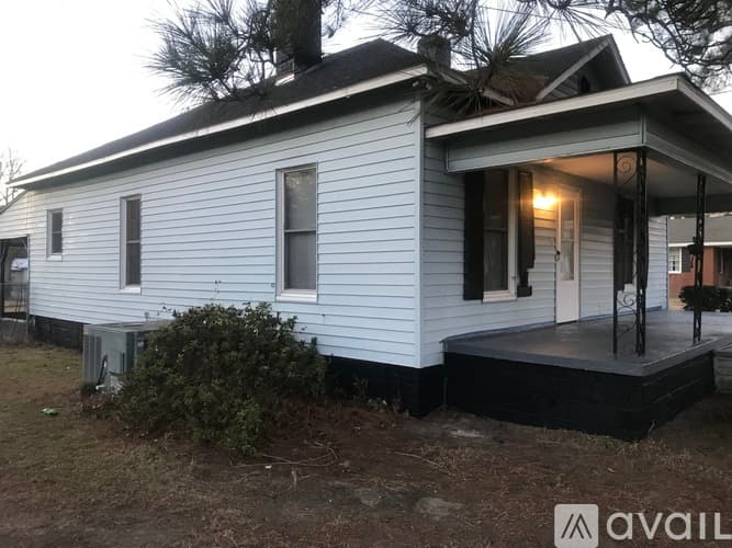 Goldsboro House: 1111 N George St