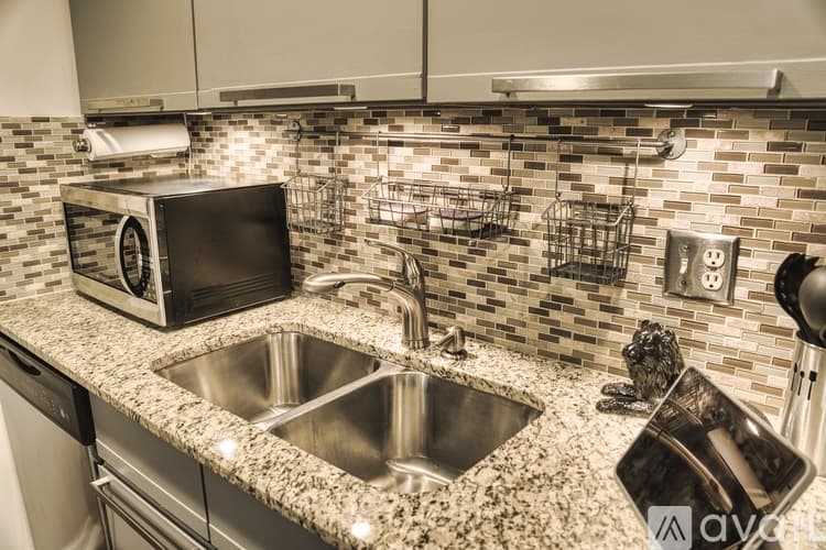 Cincinnati Townhome: 2430 Grandview Avenue