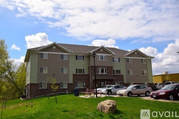 Mankato Apartment: 701 S Victory Dr