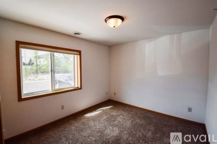 Mankato Apartment: 701 S Victory Dr