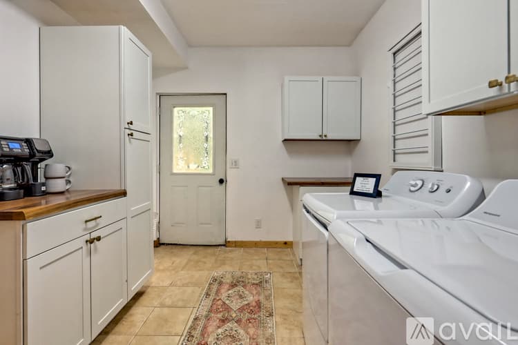 Clayton House: 233 Orchid Trl