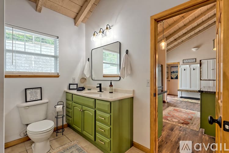 Clayton House: 233 Orchid Trl