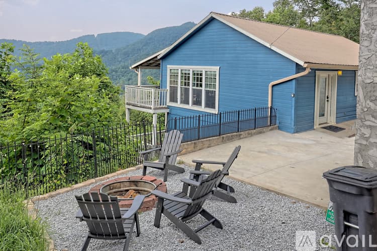 Clayton House: 233 Orchid Trl