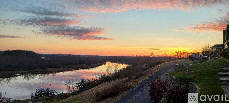 Chester House: 511 Riverview Ct