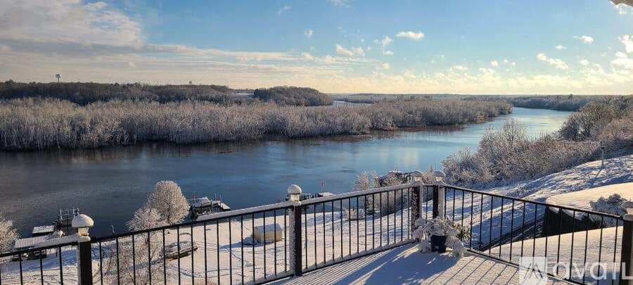 Chester House: 511 Riverview Ct