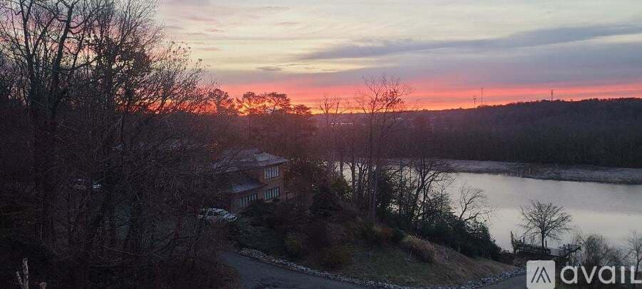 Chester House: 511 Riverview Ct