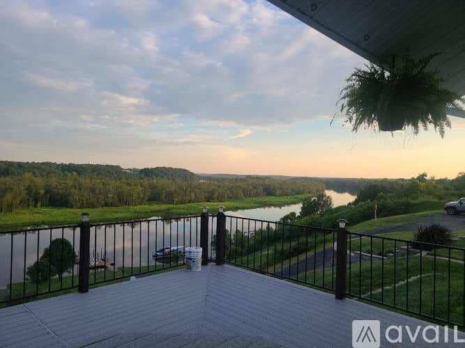Chester House: 511 Riverview Ct