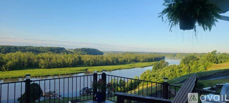Chester House: 511 Riverview Ct