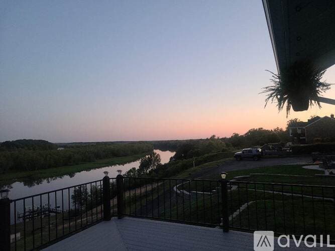 Chester House: 511 Riverview Ct