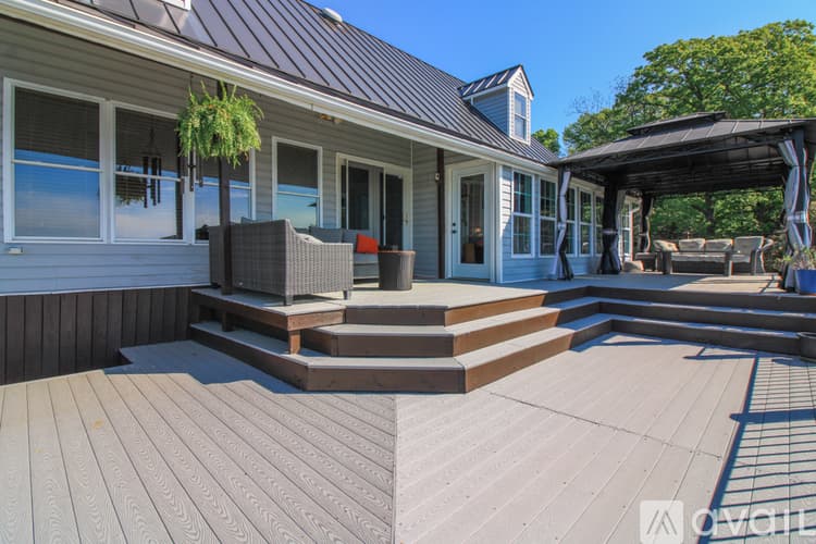 Chester House: 511 Riverview Ct