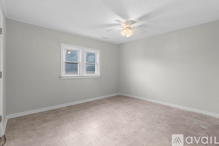 Middletown Apartment: 5 Flower St