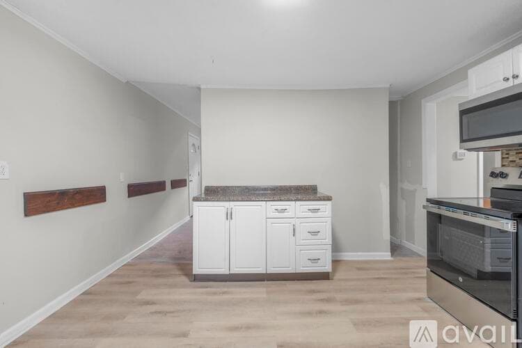 Middletown Apartment: 5 Flower St