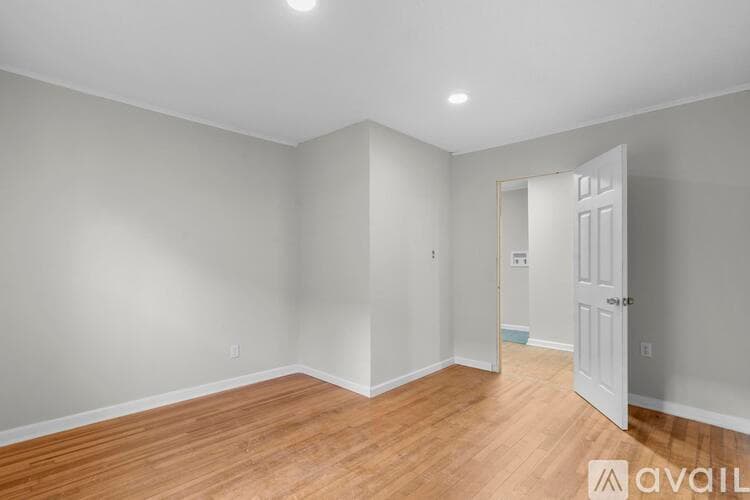 Middletown Apartment: 5 Flower St