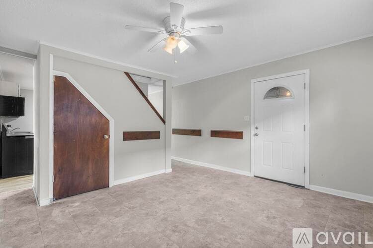 Middletown Apartment: 5 Flower St