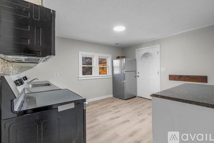 Middletown Apartment: 5 Flower St