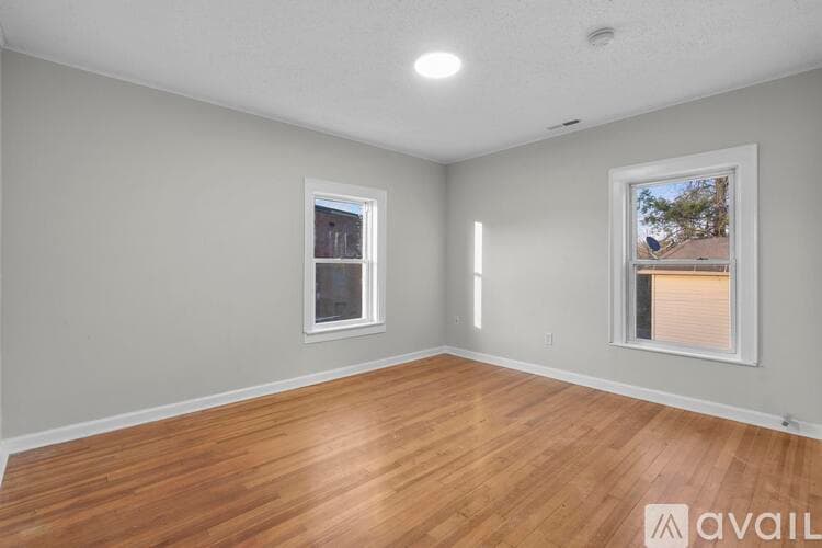 Middletown Apartment: 5 Flower St