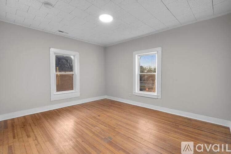 Middletown Apartment: 5 Flower St