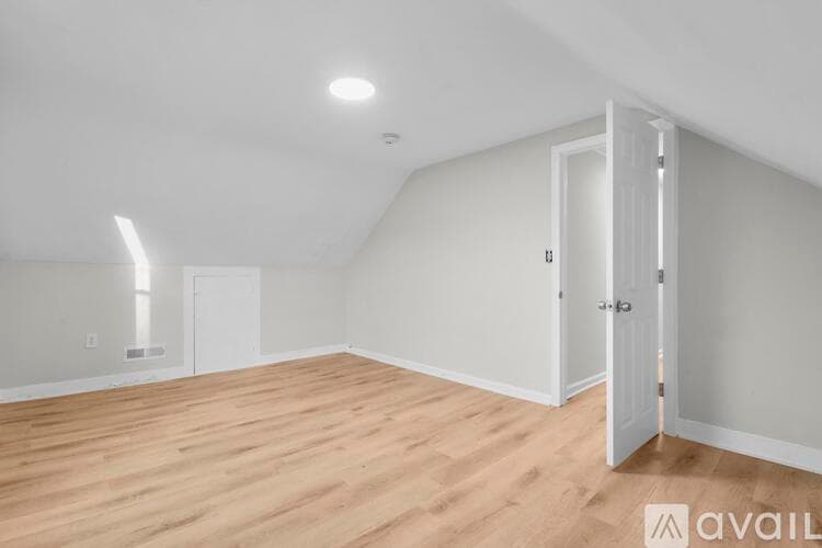 Middletown Apartment: 5 Flower St