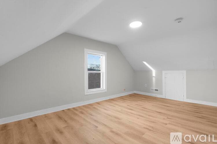 Middletown Apartment: 5 Flower St