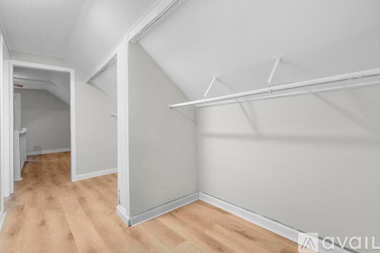 Middletown Apartment: 5 Flower St