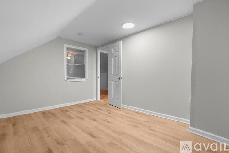 Middletown Apartment: 5 Flower St