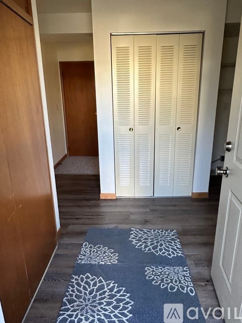 Pekin House: 16 Florentine Ct