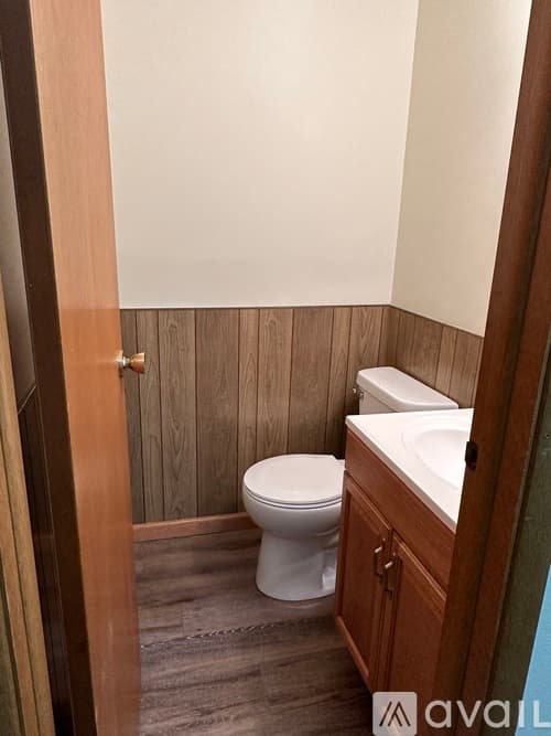 Pekin House: 16 Florentine Ct