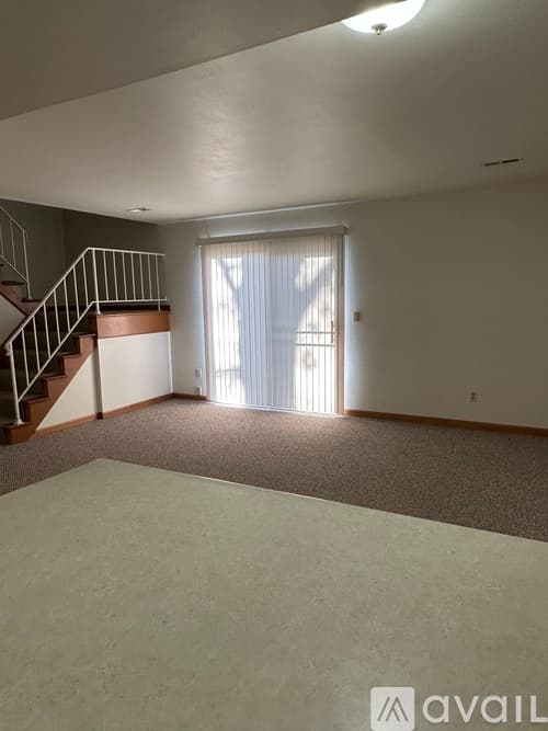 Pekin House: 16 Florentine Ct