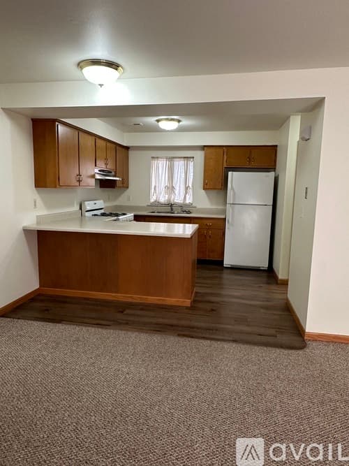 Pekin House: 16 Florentine Ct
