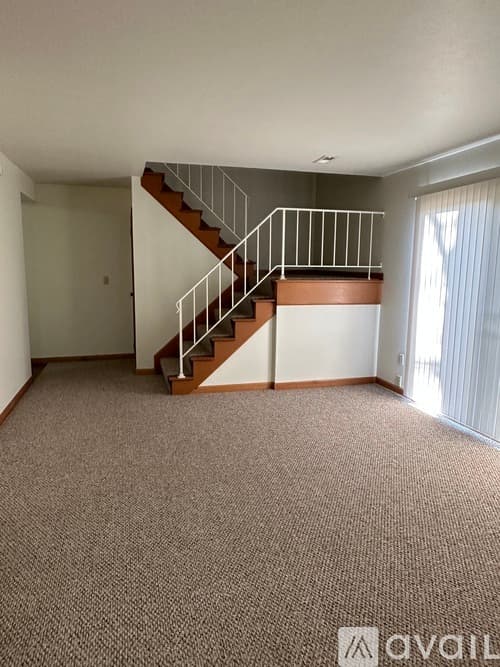 Pekin House: 16 Florentine Ct