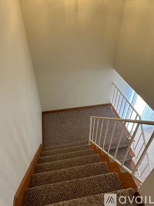 Pekin House: 16 Florentine Ct