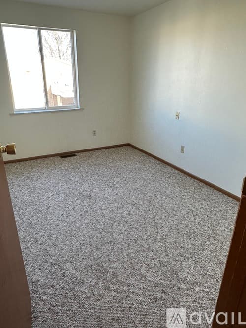 Pekin House: 16 Florentine Ct