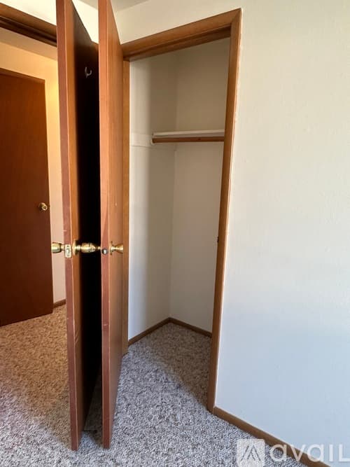 Pekin House: 16 Florentine Ct