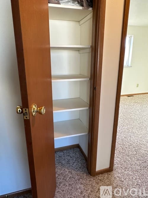 Pekin House: 16 Florentine Ct