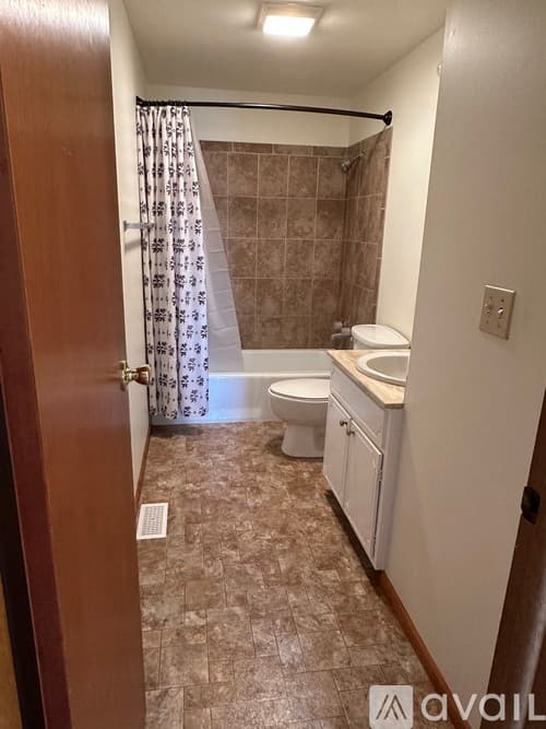 Pekin House: 16 Florentine Ct