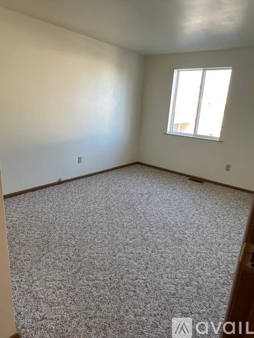 Pekin House: 16 Florentine Ct