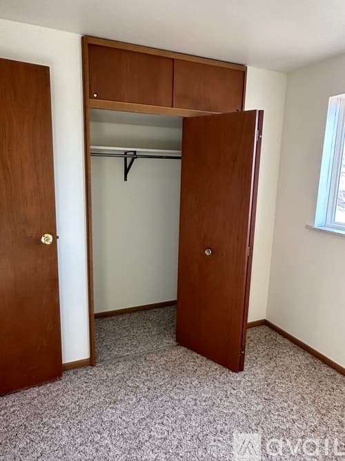 Pekin House: 16 Florentine Ct