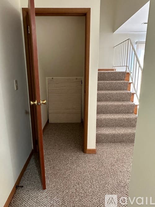 Pekin House: 16 Florentine Ct