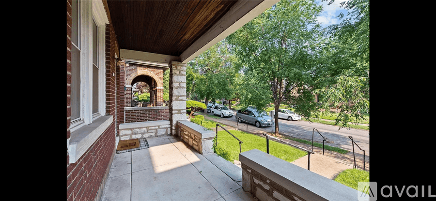 St. Louis Apartment: 5501 Rhodes Avenue