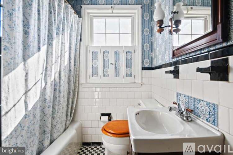 Towson House: 1606 Thetford Road