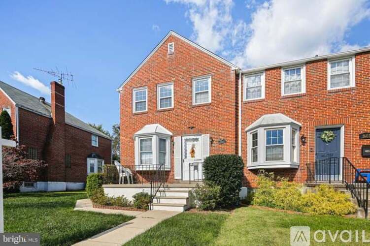 Towson House: 1606 Thetford Road