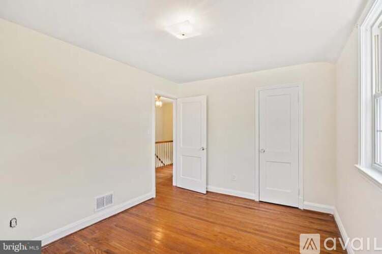Towson House: 1606 Thetford Road