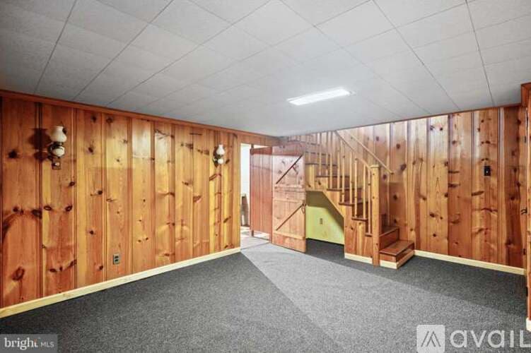 Towson House: 1606 Thetford Road