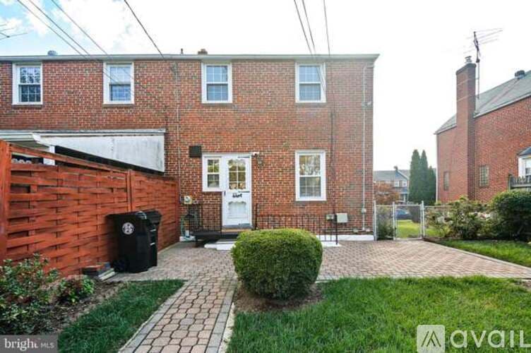 Towson House: 1606 Thetford Road