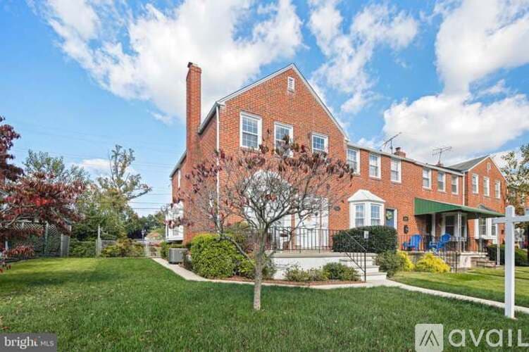 Towson House: 1606 Thetford Road
